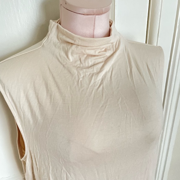 L BR MOCKNECK SLEEVELESS TANK - Picture 5 of 11